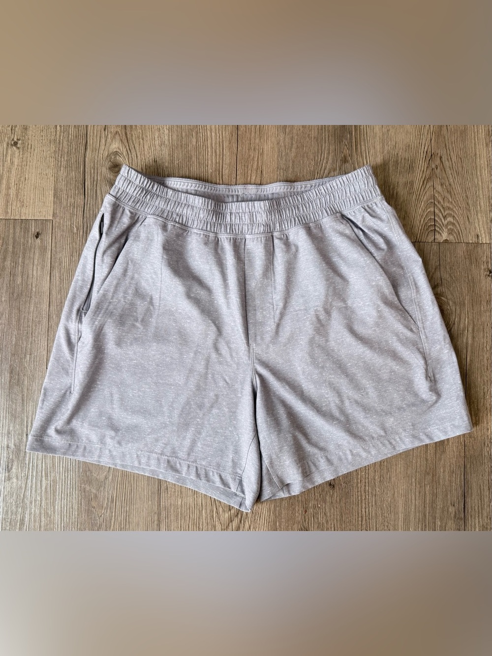 lululemon athletica Men’s Medium Pace Breaker Linerless Short 5", Heather Grey